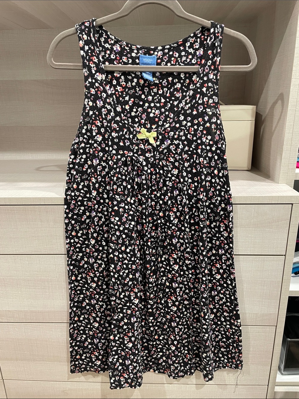 Simply Vera Wang Black Floral Sleeveless Nightgown with Pink & White Daisy Print